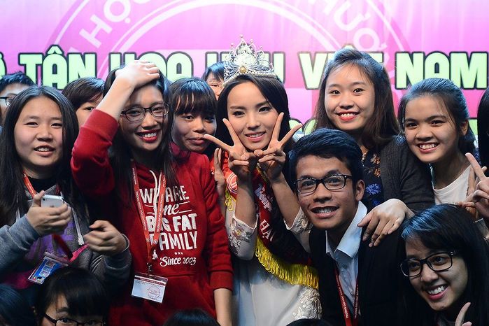bestie hoa hau ve tham truong