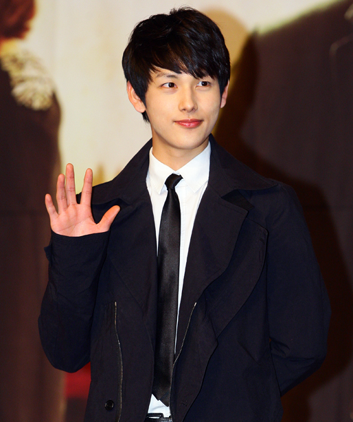 bestie Siwan (ZE:A)