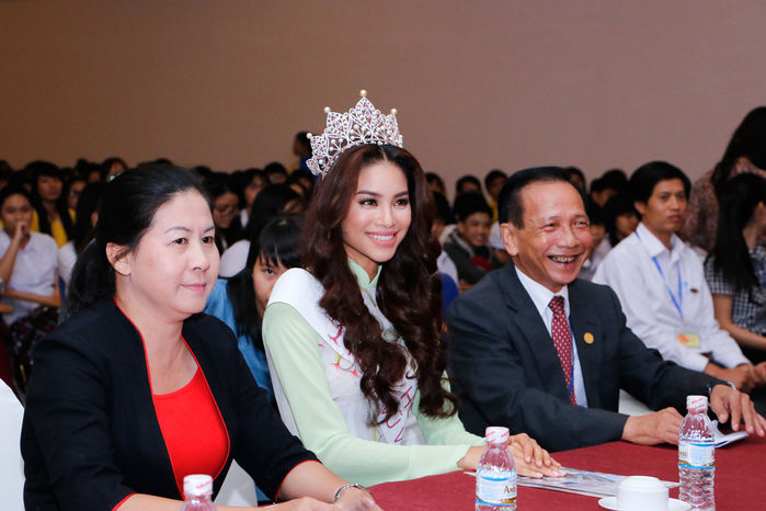 bestie hoa hau ve tham truong