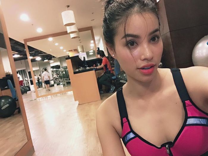 bestie nhan sac mat moc hoa hau viet