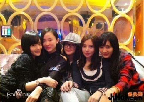 bestie nhung cap doi dang than hoa thu của showbiz hoa ngu