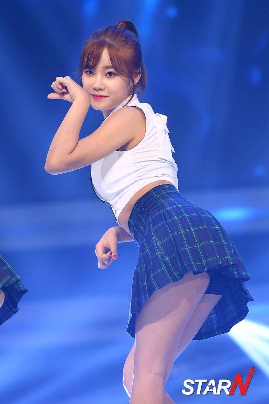 Bestie dong phuc nu sinh sexy cua sao Han