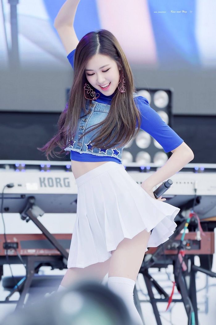 Bestie dong phuc nu sinh sexy cua sao Han