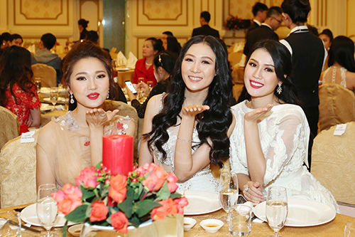 Dạ tiệc Hoàn vũ.