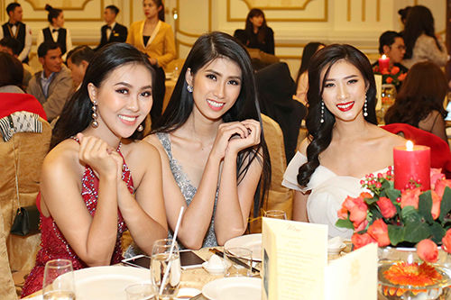 Dạ tiệc Hoàn vũ.
