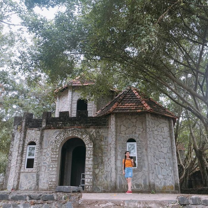 bestie khu du lich cao minh cach sai gon 40km