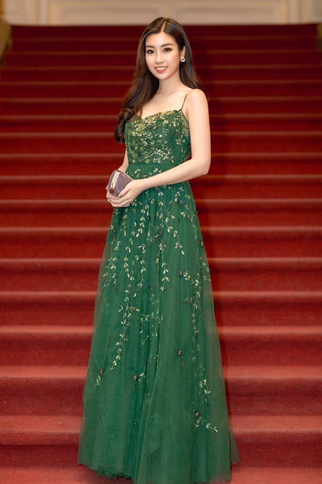 Nữ hoàng thảm đỏ showbiz Việt là ai?
