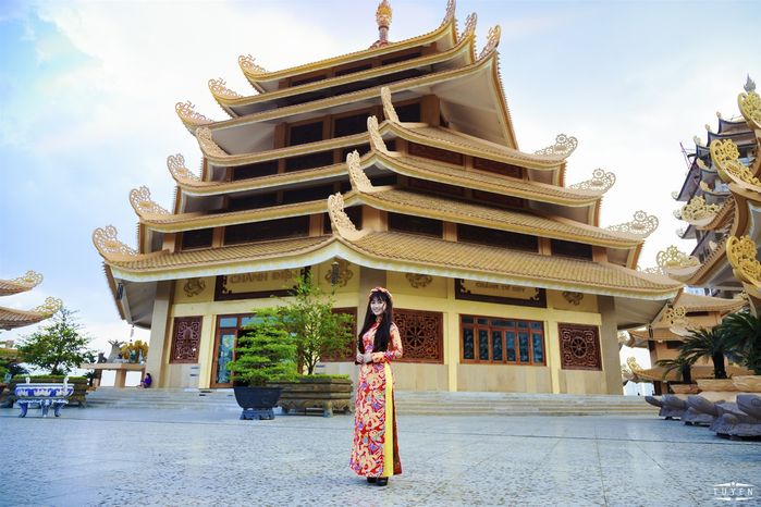 bestie nhung ngoi chua Sai Gon chup anh tet dep