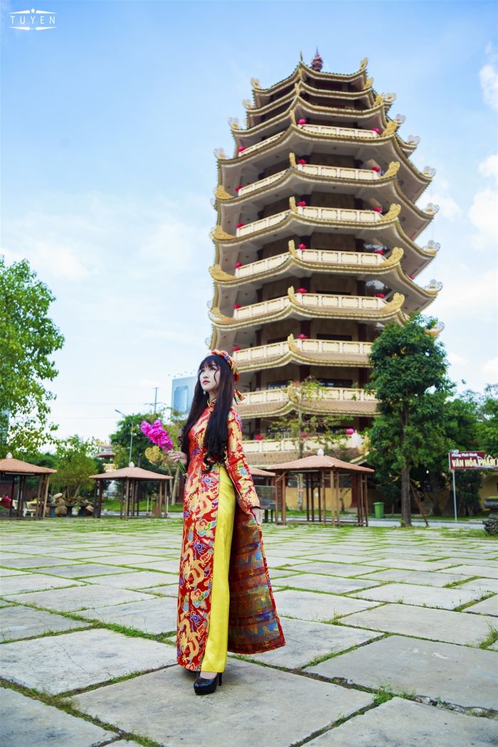 bestie nhung ngoi chua Sai Gon chup anh tet dep