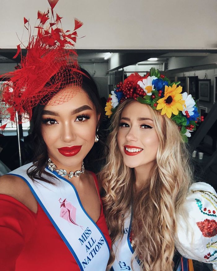 bestie nhung bong hong lai chung minh con gai viet du di den dau cung xinh chang kem phan ai