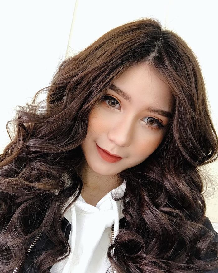 bestie meo trang diem mat hip 6