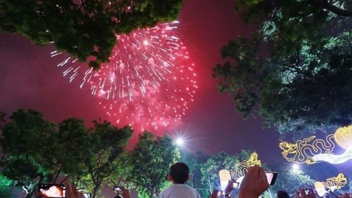 bestie sai gon ha noi di dau ngam phao hoa dep mien che lai chang mat phi