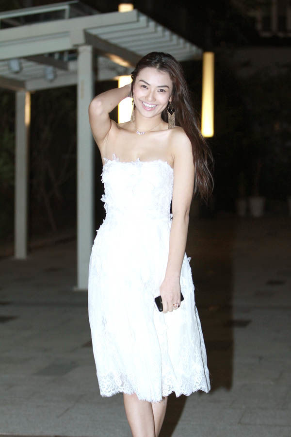 bestie hoang hon sao viet voi trao luu thoi trang phang thoi tiet