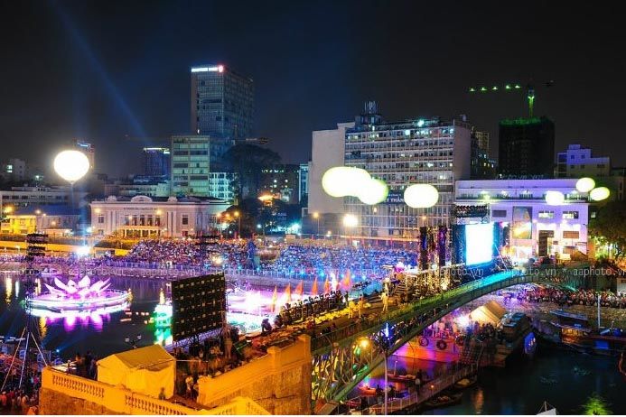 bestie sai gon ha noi di dau ngam phao hoa dep mien che lai chang mat phi