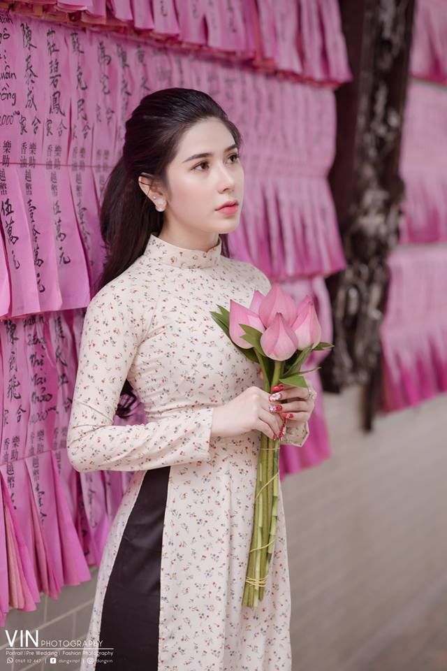 bestie nhung ngoi chua Sai Gon chup anh tet dep