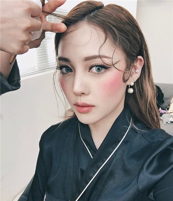bestie meo trang diem mat hip 12