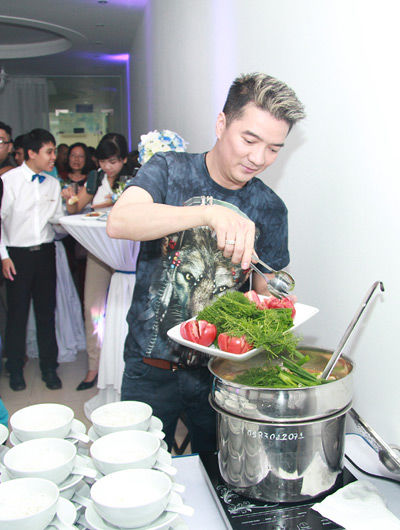 bestie ngo ngang nhung khoanh khac gian di den bat ngo cua dai gia showbiz viet