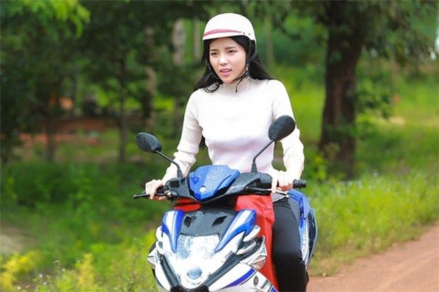 bestie ngo ngang nhung khoanh khac gian di den bat ngo cua dai gia showbiz viet