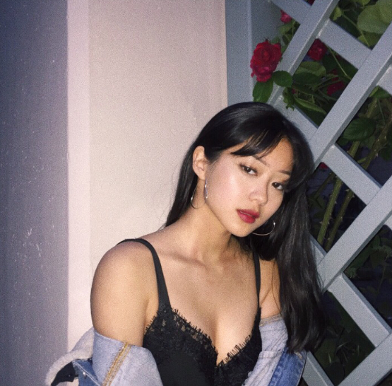 bestie nhung bong hong lai chung minh con gai viet du di den dau cung xinh chang kem phan ai