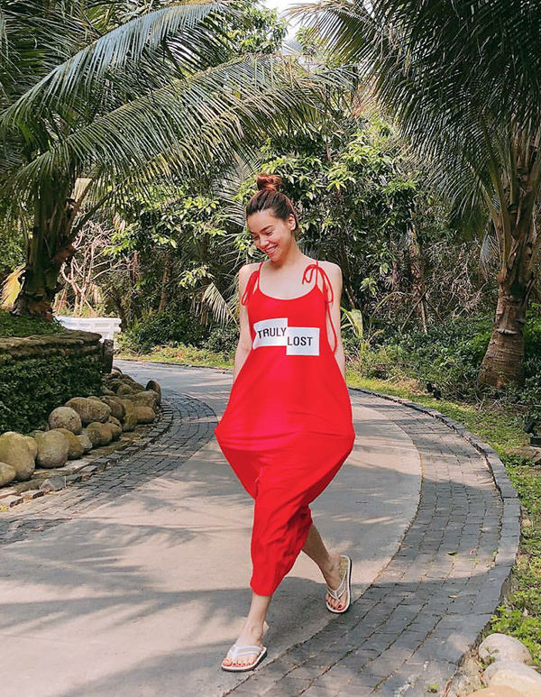 bestie thoi trang o nha di du lich va tham do cua sao viet