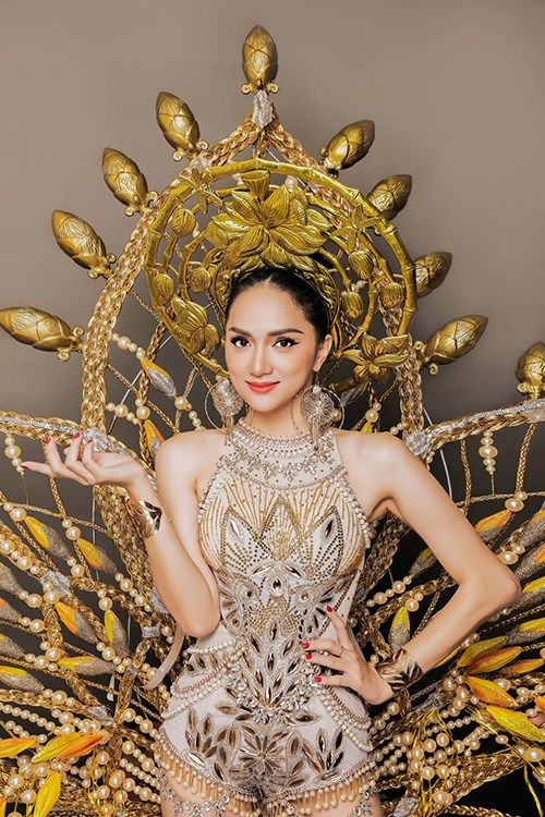 bestie trang phuc cua Huong Giang