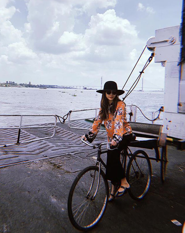 bestie thoi trang o nha di du lich va tham do cua sao viet