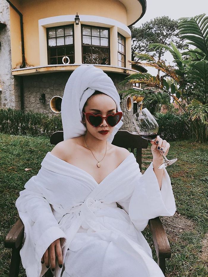 bestie thoi trang o nha di du lich va tham do cua sao viet