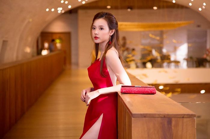 Bestie Bo tu hot girl Viet tau nha tau xe khi con rat tre