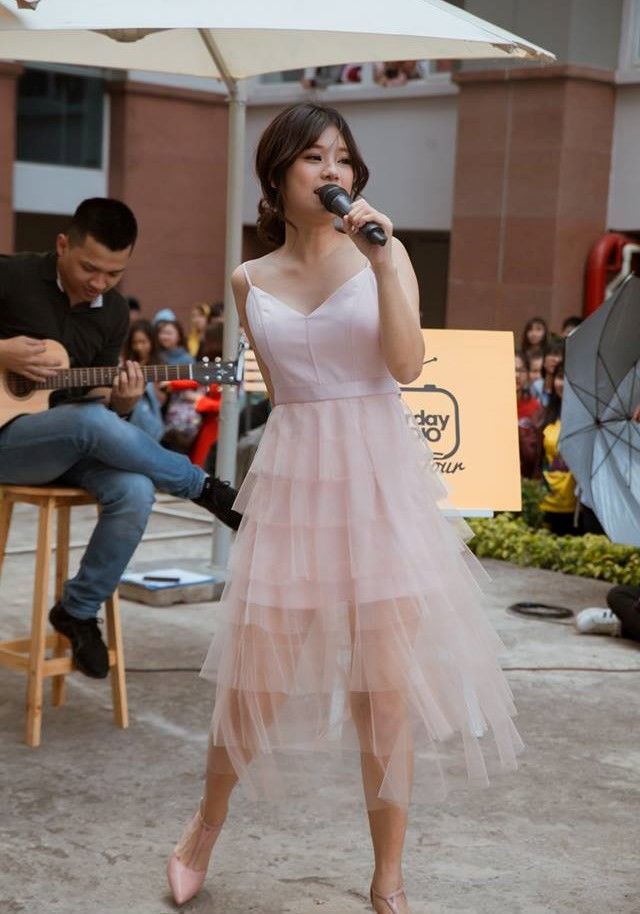 Bestie Bo tu hot girl Viet tau nha tau xe khi con rat tre