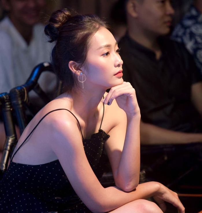 Bestie Dung ngoi khong yen truoc nhung ve dẹp khong goc chet cua my nhan Viet