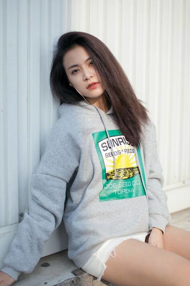 Bestie Dung ngoi khong yen truoc nhung ve dẹp khong goc chet cua my nhan Viet