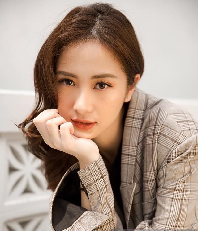 Bestie Dung ngoi khong yen truoc nhung ve dẹp khong goc chet cua my nhan Viet