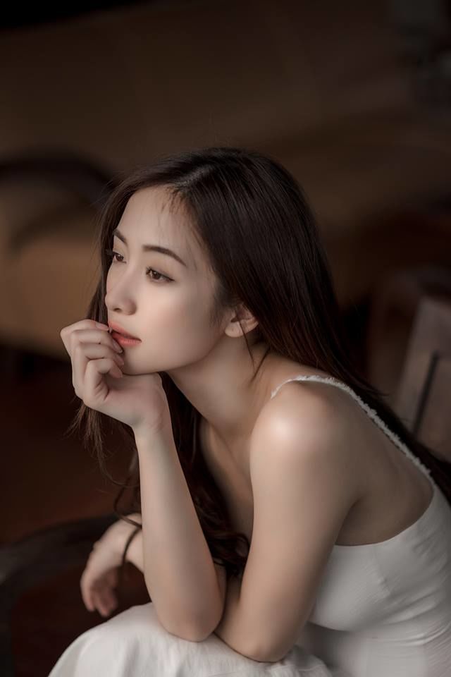 Bestie Dung ngoi khong yen truoc nhung ve dẹp khong goc chet cua my nhan Viet