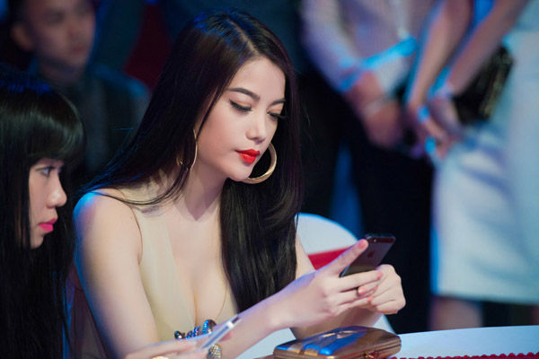 bestie hau phau thuat nang nguc sao viet tu tin dot mat nguoi xem bang nhung bo canh khong the goi cam hon