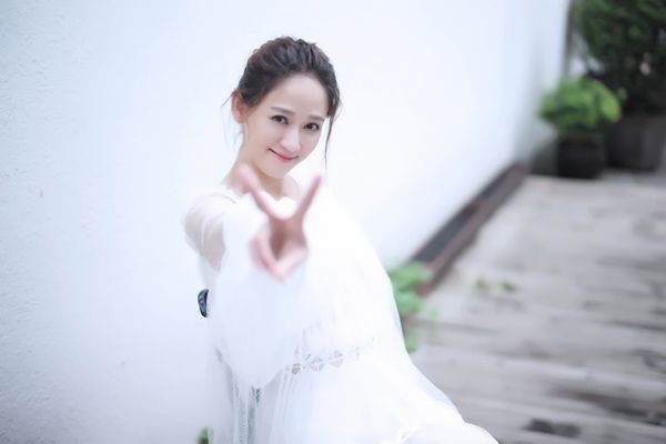 Bestie - Tran Kieu an tuoi xap xi 40 roi ma van con "nhi nho" mac cho fan lo lang chuyen chong con