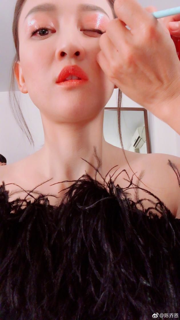 Bestie - Tran Kieu an tuoi xap xi 40 roi ma van con "nhi nho" mac cho fan lo lang chuyen chong con