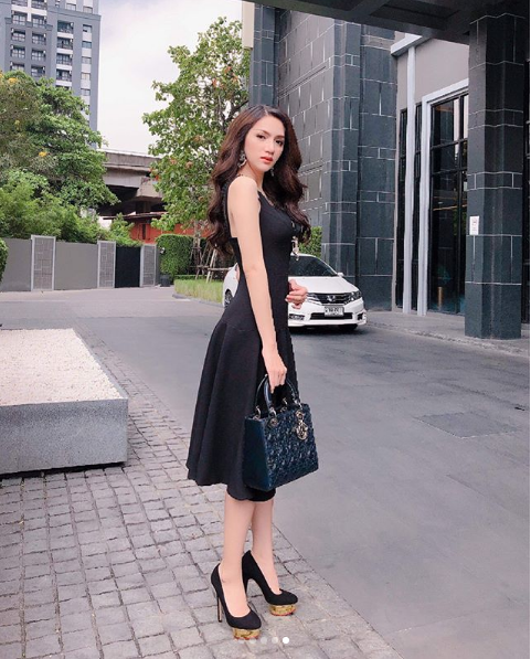 bestie huong giang dien lai do cu sau khi dang quang