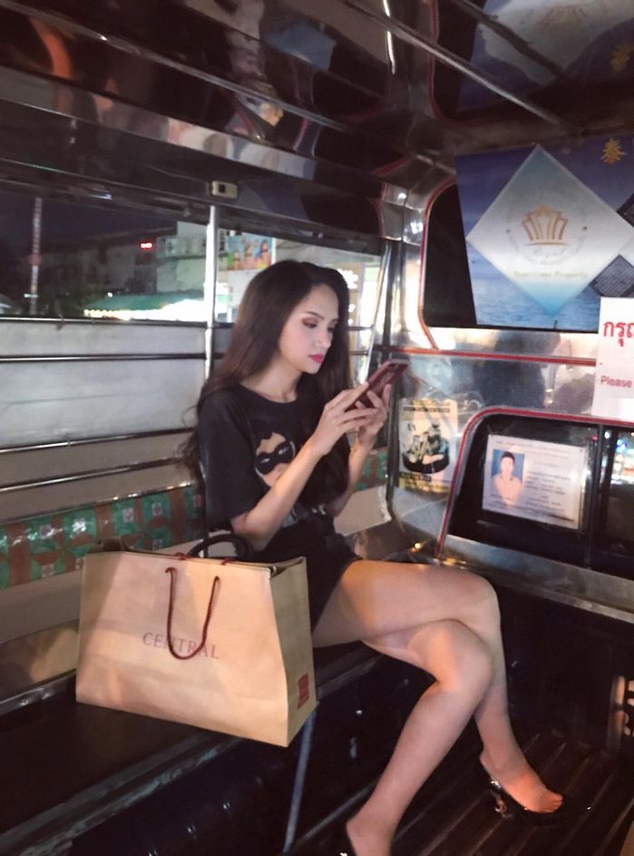 bestie huong giang dien lai do cu sau khi dang quang