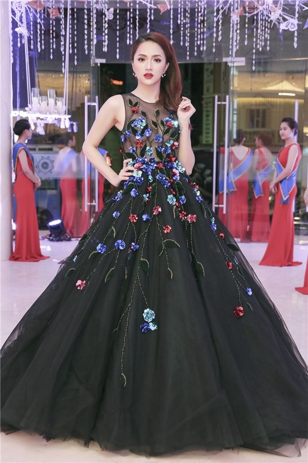 bestie huong giang dung hang mai miet tu luc ca hat den khi chinh chien hoa hau