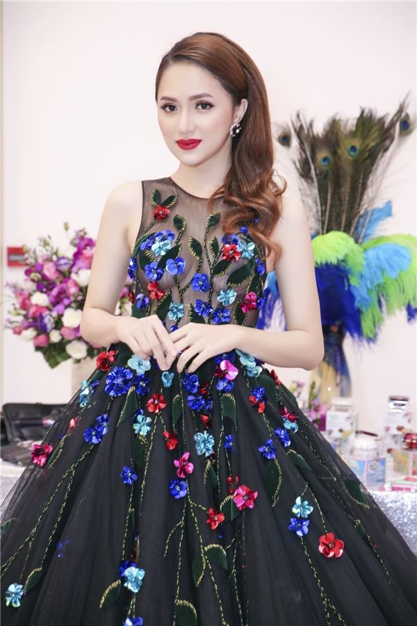 bestie huong giang dung hang mai miet tu luc ca hat den khi chinh chien hoa hau