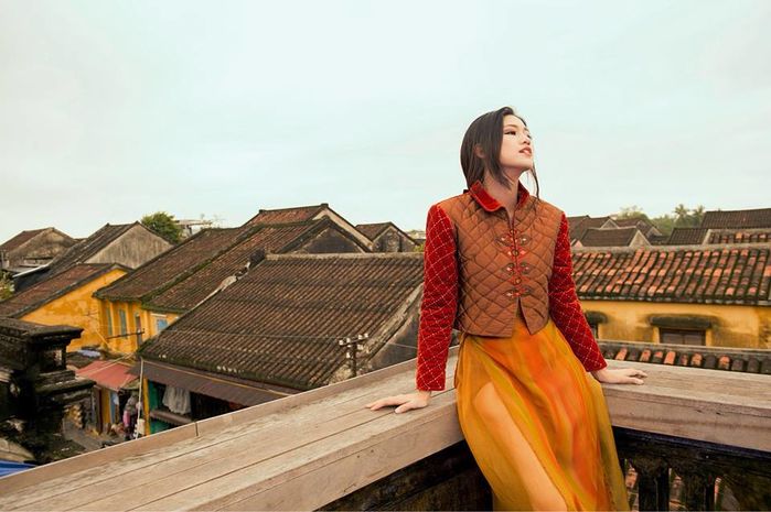 bestie sao viet dong loat dien trang phuc mau vang