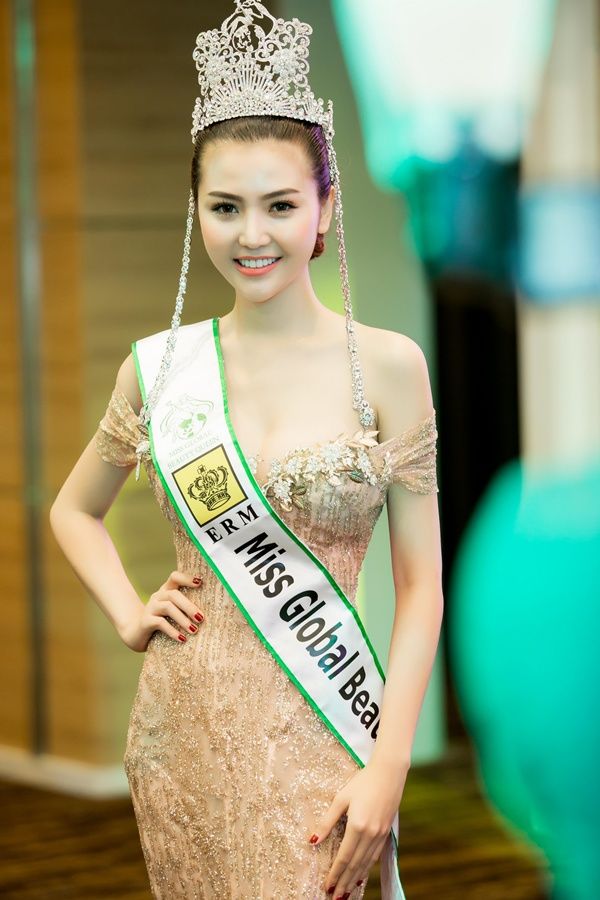 bestie nhung lan nguoi dep viet mang chuong di danh xu nguoi thu ve thanh tich khung