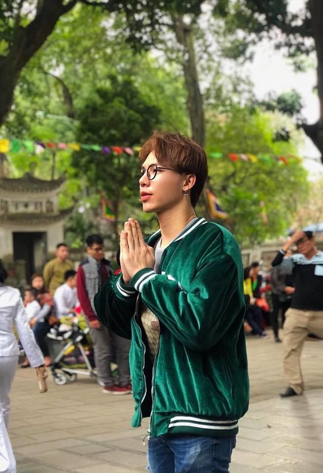Những nam thần Việt ăn mặc ngày càng điệu đà không thua gì con gái