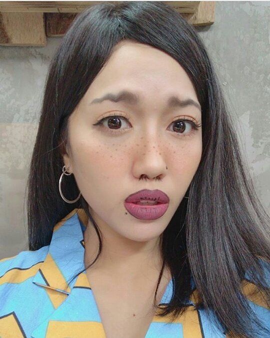 bestie sao viet tu tay dim hang ban than