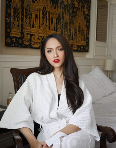 bestie sao viet chuong mot ao choang tam