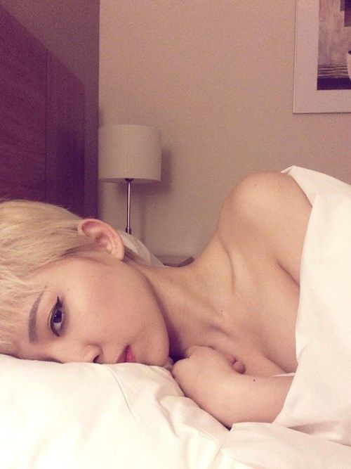 bestie sao viet khoe anh trong phong ngu