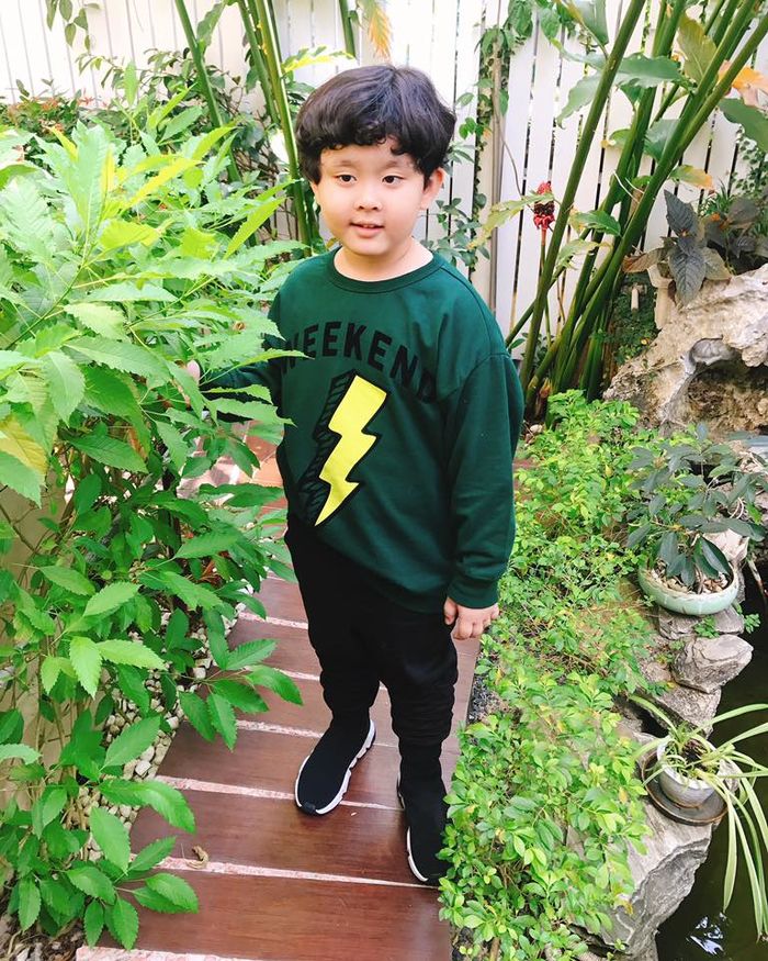 bestie xieu long voi ve dang yeu cua cac my nam ti hon nha sao viet