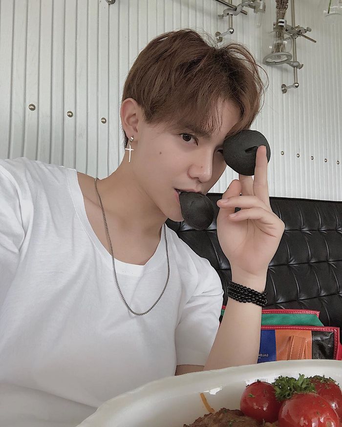 bestie phong cach gia dinh hoa dam but 17