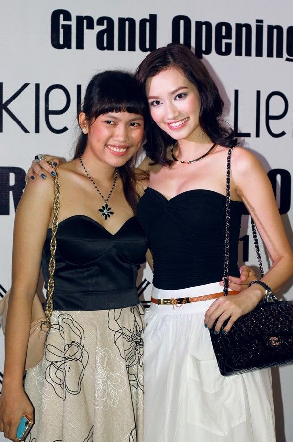 bestie anh-chi-em-nha-sao-viet-nguoi-giong-nhu-giot-nuoc-nguoi-cu-nhu-ke-la