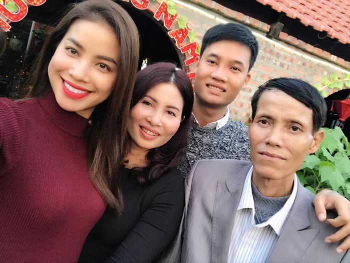 bestie anh-chi-em-nha-sao-viet-nguoi-giong-nhu-giot-nuoc-nguoi-cu-nhu-ke-la